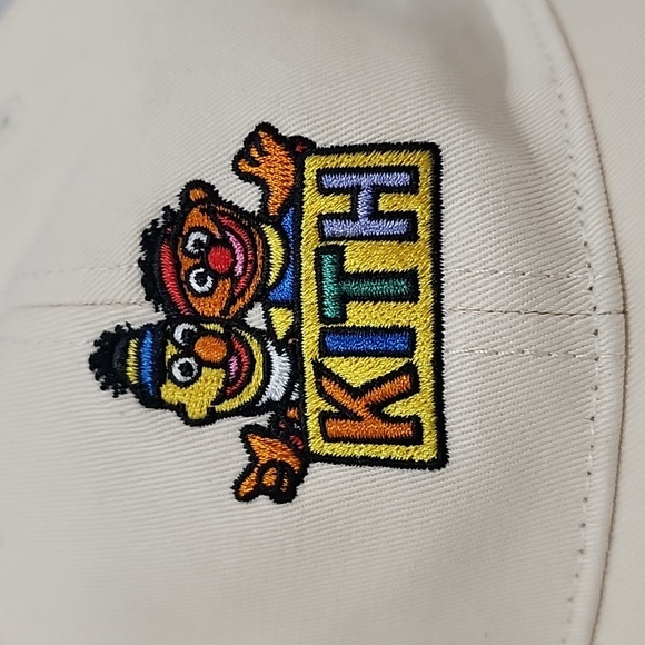 Kith x Sesame Street Aaron Dad Hat - Picture 7 of 8
